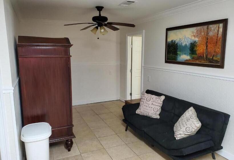 膳宿费 Claiborne Courtyard Guesthouse