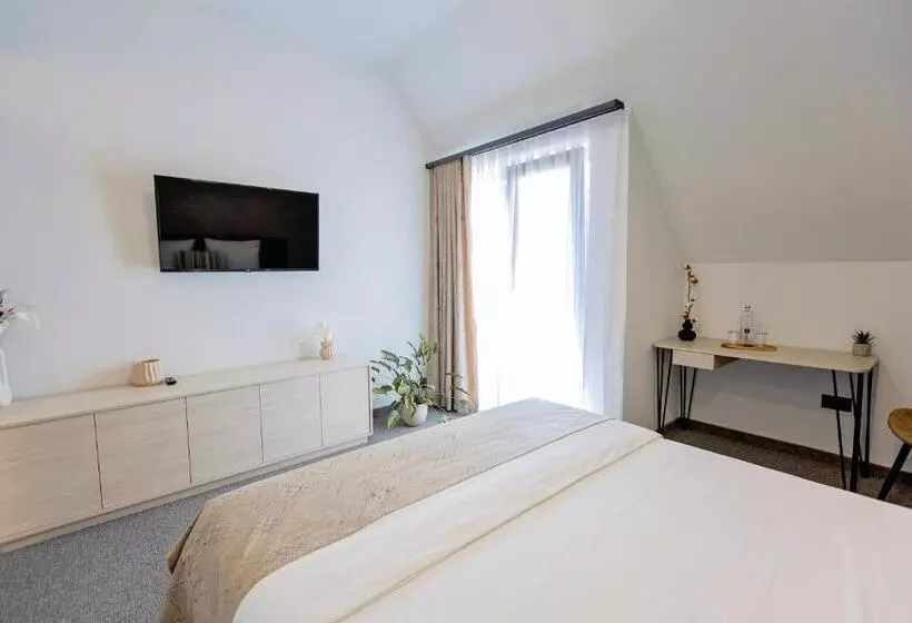 Majatalo Complex Acom