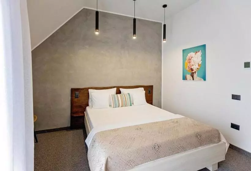 Majatalo Complex Acom