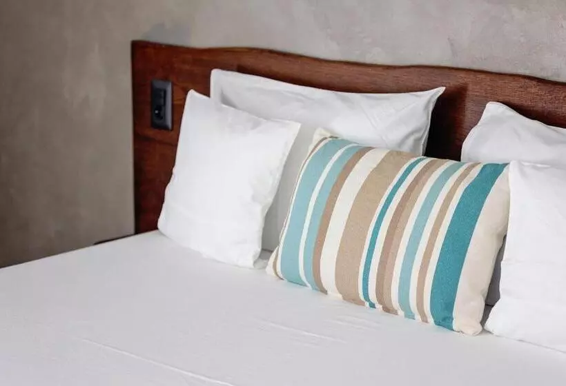 Majatalo Complex Acom