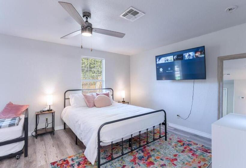 Panzió Winter Discounts Pink Studio, Central Location