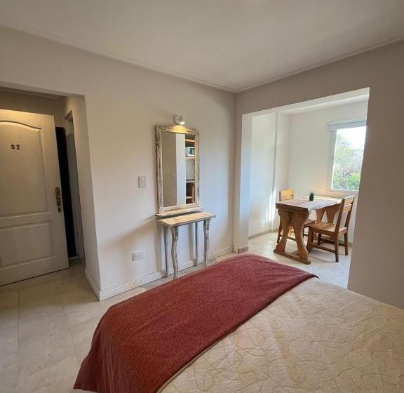 هاستل Cumelo Valeria