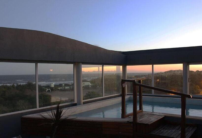 هاستل Cumelo Valeria