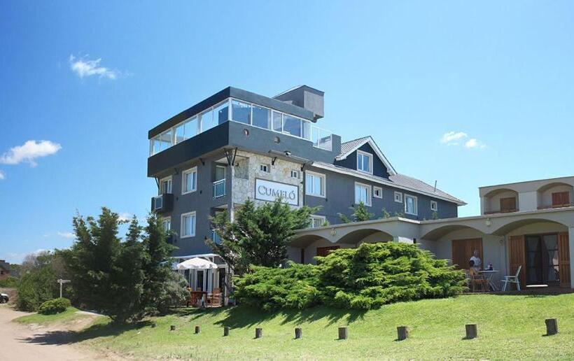 هاستل Cumelo Valeria