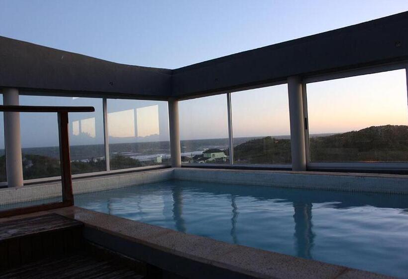 هاستل Cumelo Valeria