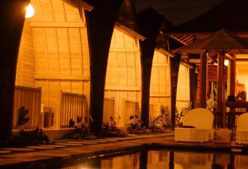 Общежитие Kj Klumpu Wooden Style Guest House At Canggu