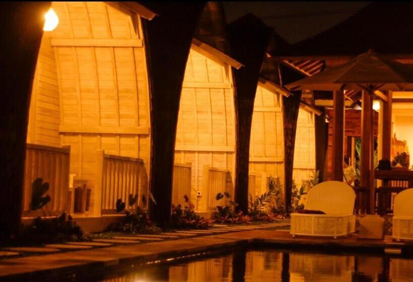 Общежитие Kj Klumpu Wooden Style Guest House At Canggu