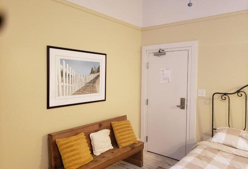 فندق صغير The Eagle S Nest Inn