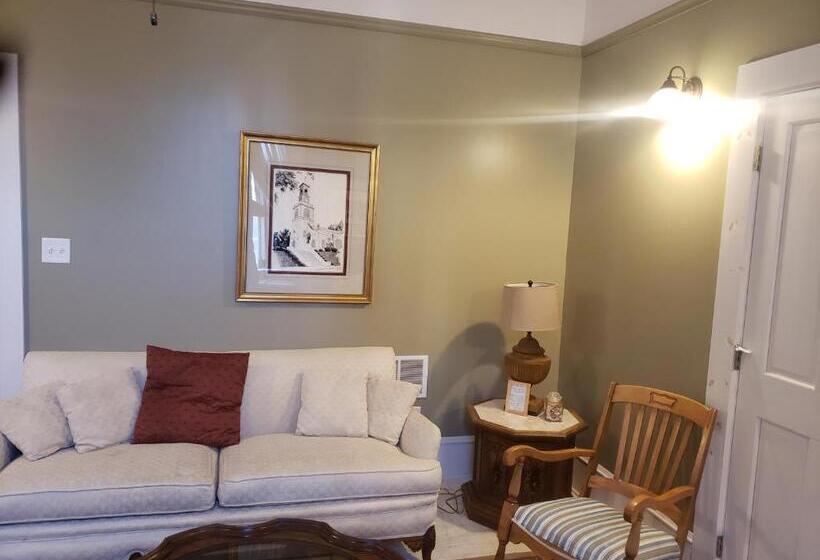 فندق صغير The Eagle S Nest Inn