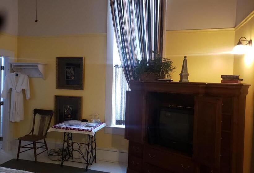 فندق صغير The Eagle S Nest Inn