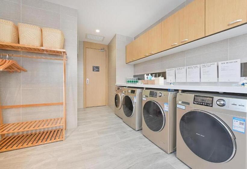 Atour Hotel Railway Station Dalian