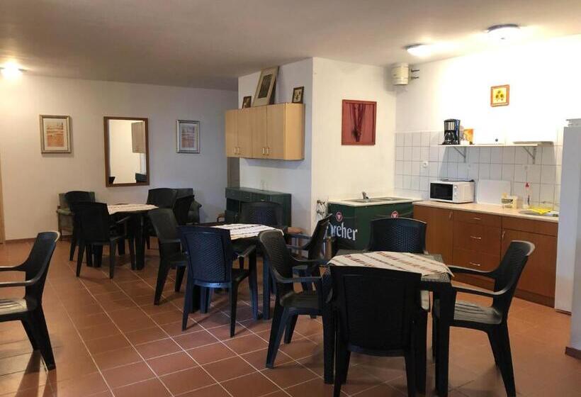 Beach Hostel Balatonboglár