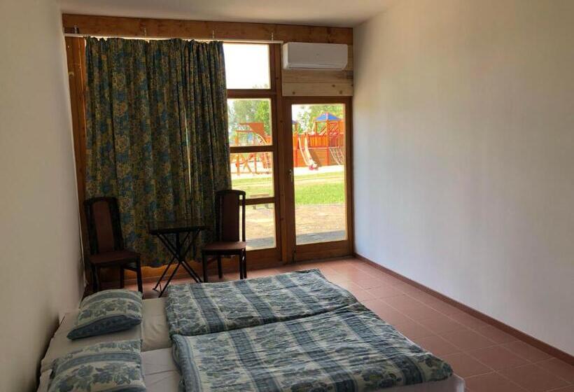 Beach Hostel Balatonboglár