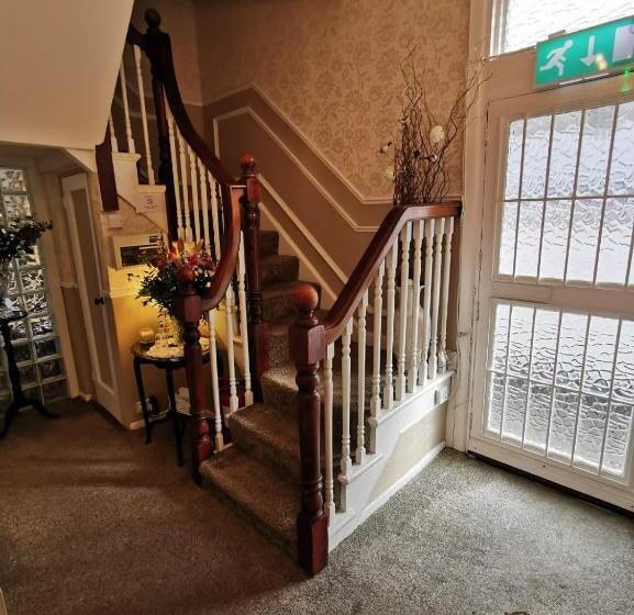 تختخواب و صبحانه Baldara House