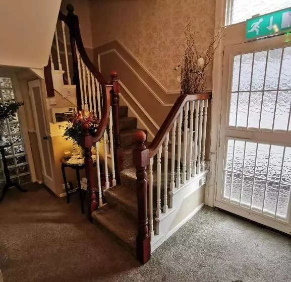 تختخواب و صبحانه Baldara House