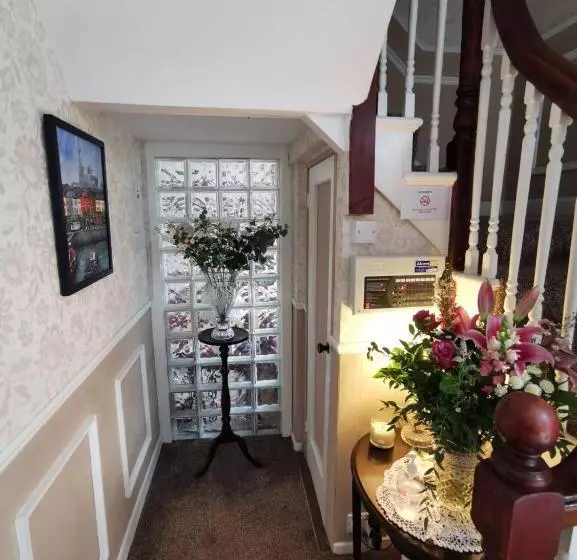 تختخواب و صبحانه Baldara House