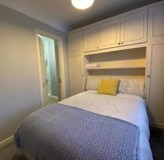 تختخواب و صبحانه Baldara House