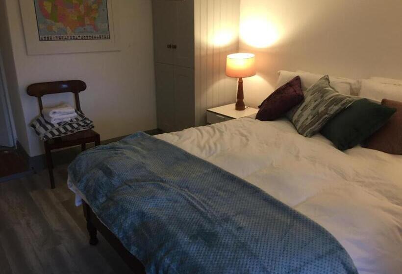 ベッドアンドブレックファースト Bridge Cottage