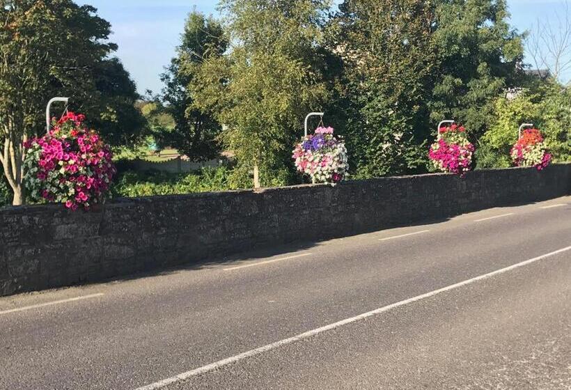 ベッドアンドブレックファースト Bridge Cottage