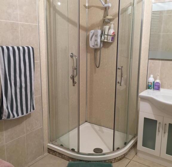 ベッドアンドブレックファースト Bridge Cottage