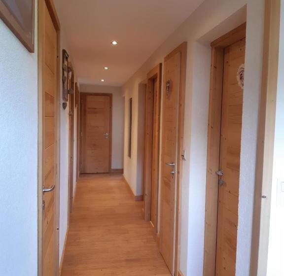 تختخواب و صبحانه Chante Le Vent