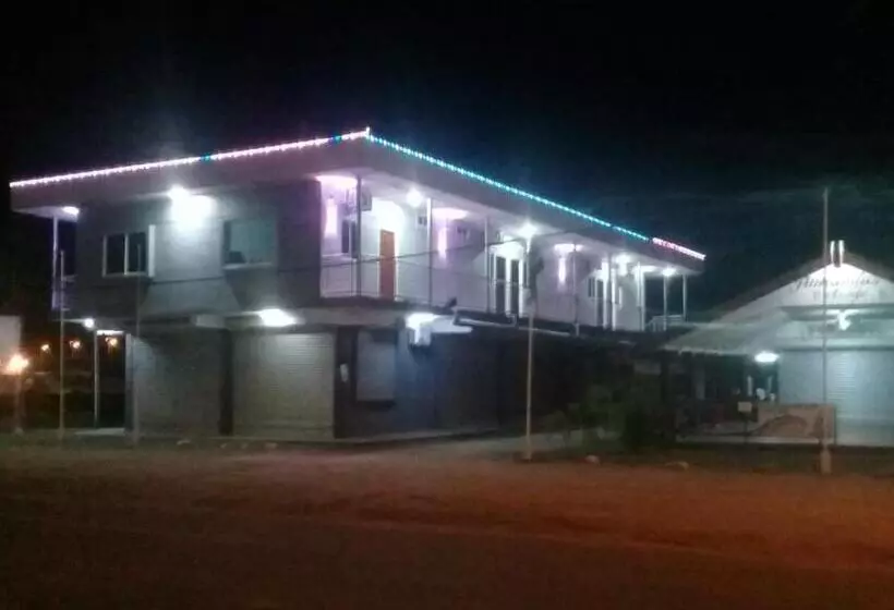 تختخواب و صبحانه Rumanija S Airport Rooms