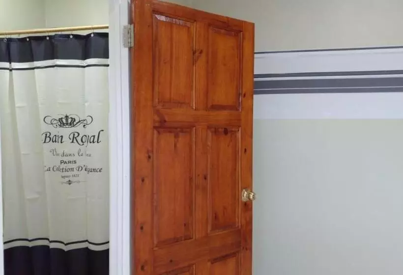 تختخواب و صبحانه Rumanija S Airport Rooms