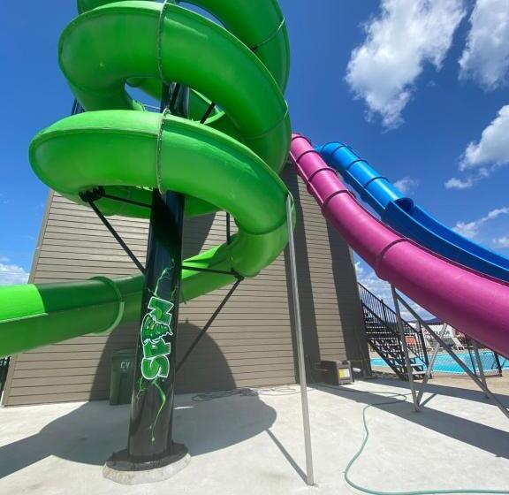 Condo Avec Parc Aquatique !