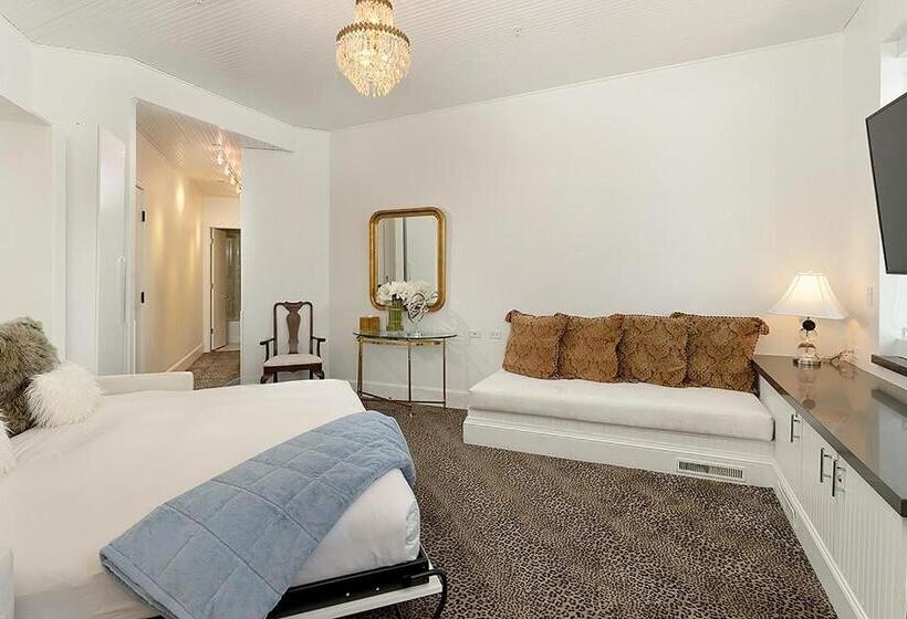 Отель Independence Square 310, Chic, Remodeled Studio W/ Great Location In Aspen, A/c, & Kitchenette