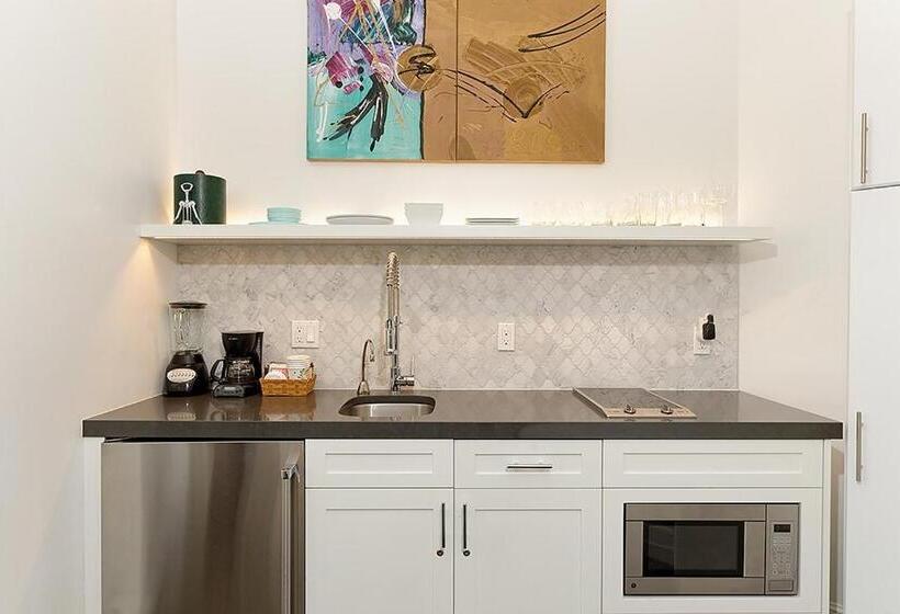 Отель Independence Square 310, Chic, Remodeled Studio W/ Great Location In Aspen, A/c, & Kitchenette