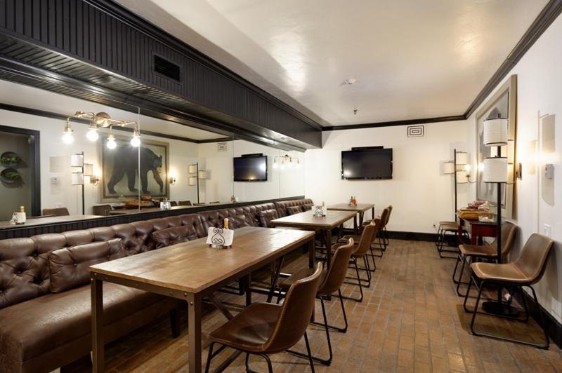 Отель Independence Square 310, Chic, Remodeled Studio W/ Great Location In Aspen, A/c, & Kitchenette