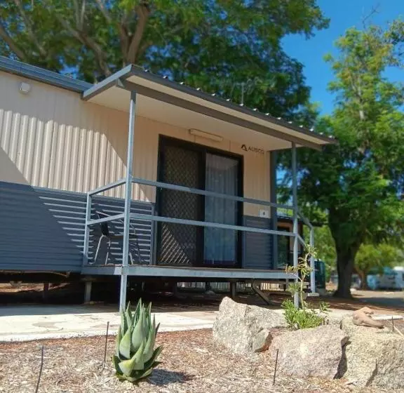 هتل Mt Isa Caravan Park