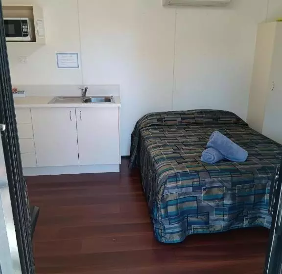 هتل Mt Isa Caravan Park