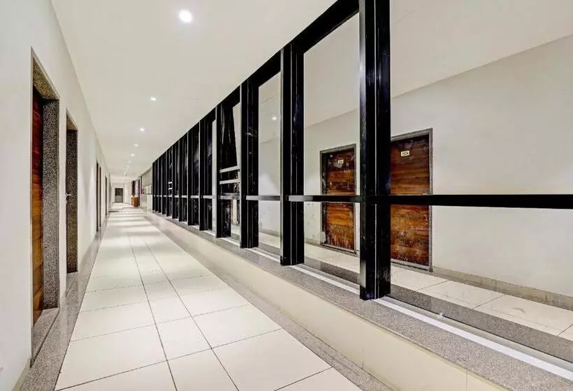 هتل Oyo Rishta And Jahan Banquet And Rooms