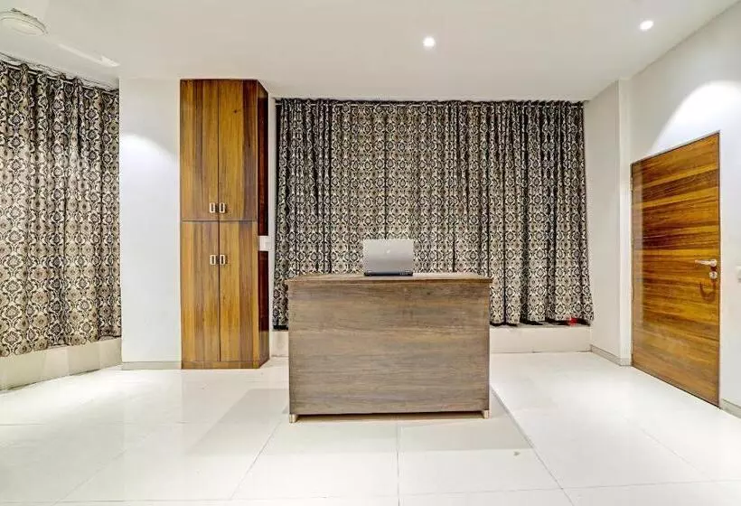 هتل Oyo Rishta And Jahan Banquet And Rooms