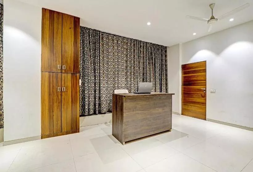 هتل Oyo Rishta And Jahan Banquet And Rooms