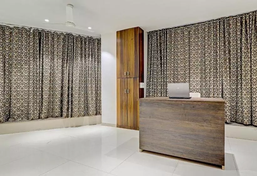 هتل Oyo Rishta And Jahan Banquet And Rooms