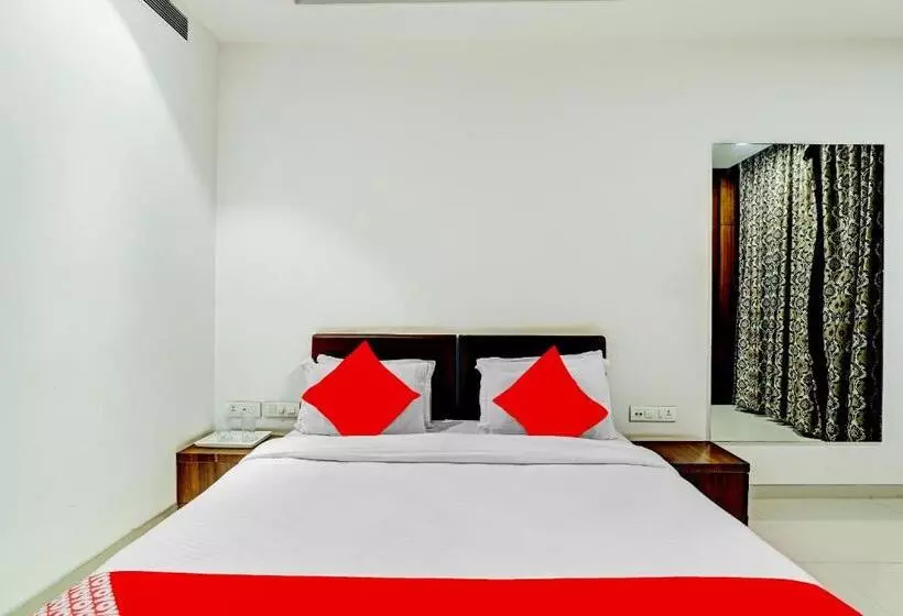 هتل Oyo Rishta And Jahan Banquet And Rooms