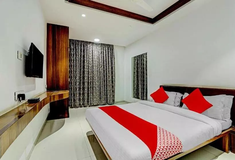 هتل Oyo Rishta And Jahan Banquet And Rooms