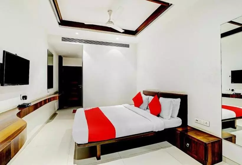 هتل Oyo Rishta And Jahan Banquet And Rooms