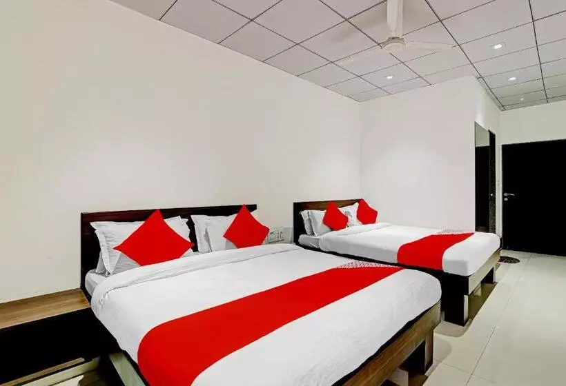 هتل Oyo Rishta And Jahan Banquet And Rooms