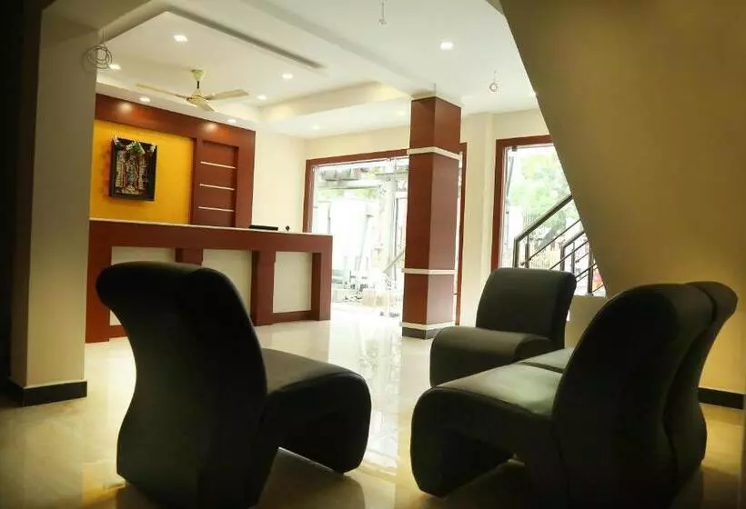 ホテル Sabareesh Plaza