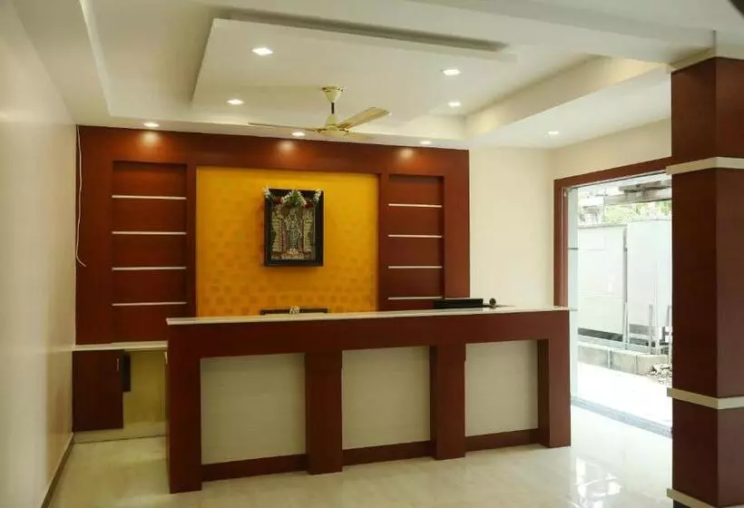 ホテル Sabareesh Plaza