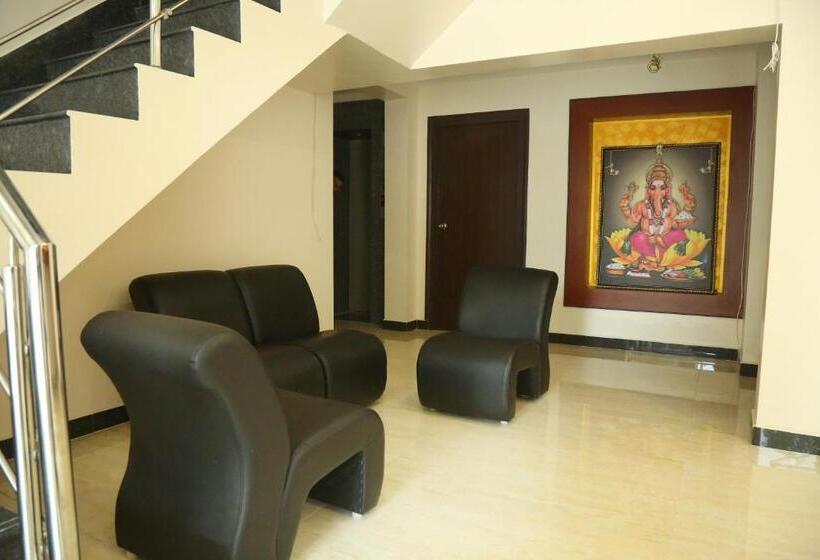 Hotel Sabareesh Plaza