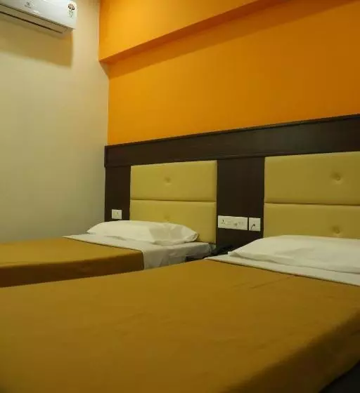 ホテル Sabareesh Plaza