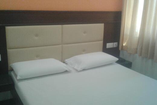 Hotel Sabareesh Plaza