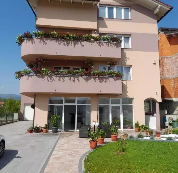 پانسیون Apartmani Kadunić