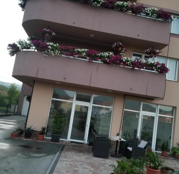 پانسیون Apartmani Kadunić