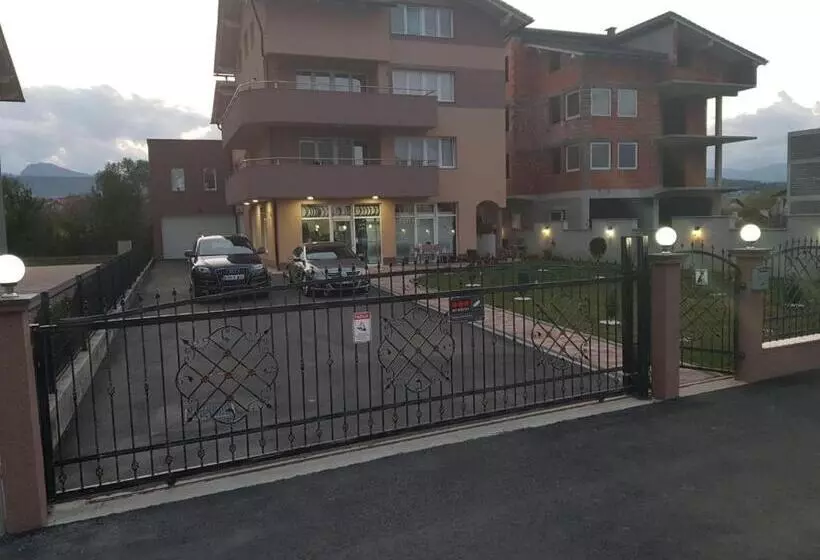 پانسیون Apartmani Kadunić