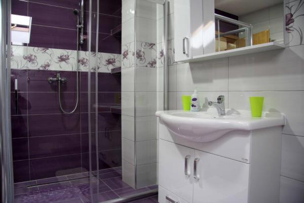 پانسیون Apartmani Kadunić